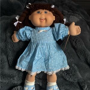 Beautiful cabbage patch girl ready to get adopted